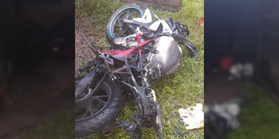 Motor yang terbakar di dalam garasi mobil kantor LBH Papua di Jalan Gerilyawan, Nomor 46, Kamkey, Jayapura pada Senin (9/5/2022) dini hari. Foto: LBH Papua